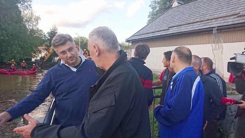 Predsjednik Vlade u Ogulinu: Vlada će pomoći Ogulincima da saniraju štetu od poplava 